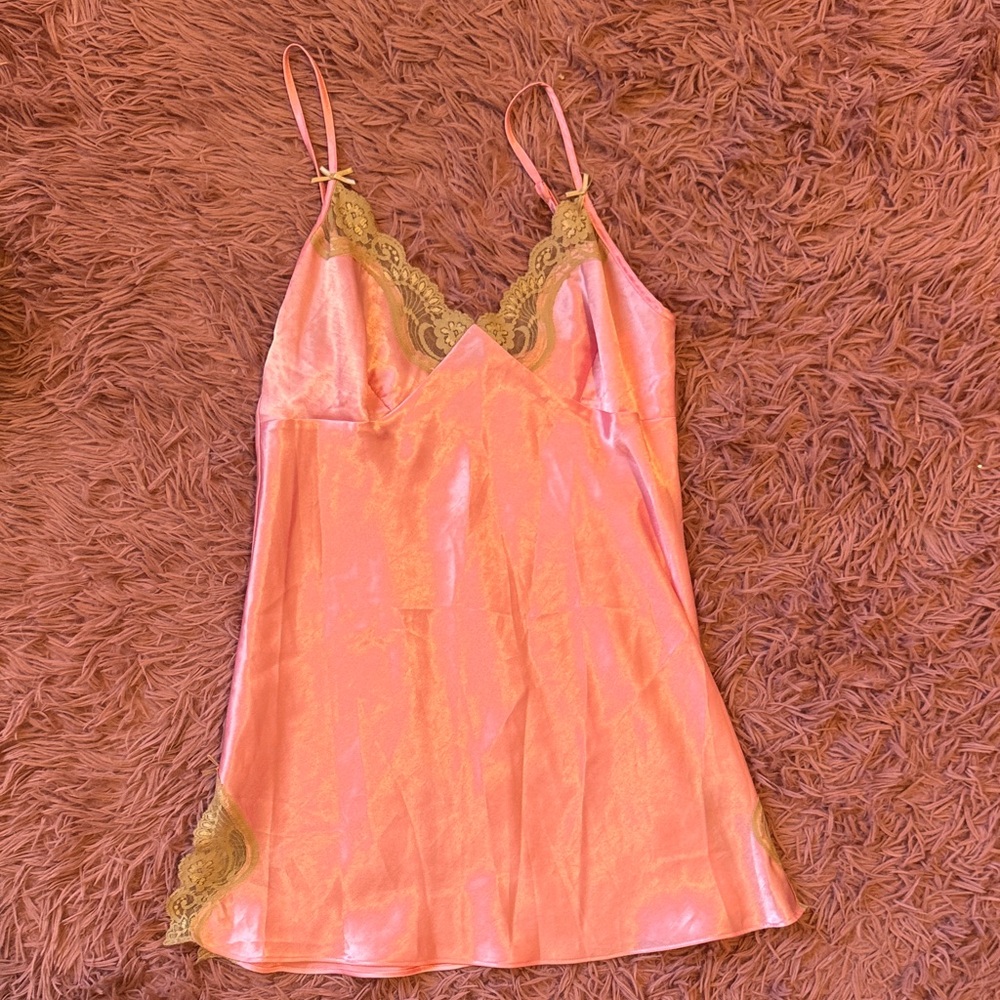 No Boundaries - Elegant Pink Lace Trim Chemise